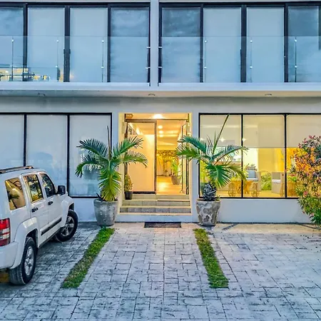 Vela\'S Condos Ocean Front