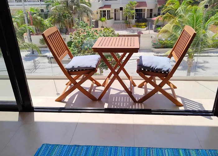 Aparthotel Vela's Ocean Front