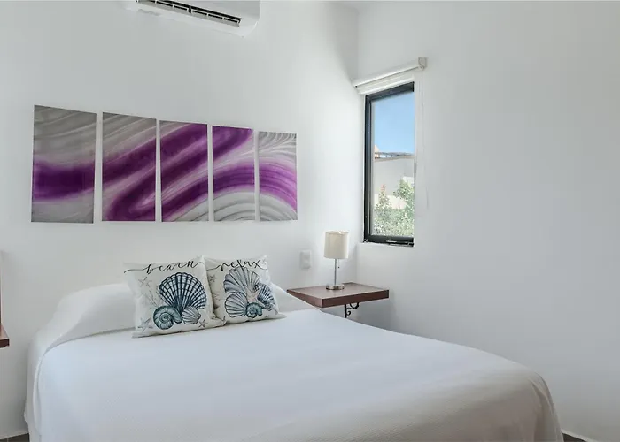 Aparthotel Vela's Ocean Front