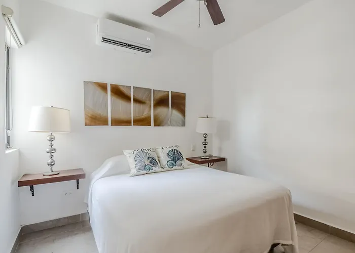 Aparthotel Vela's Ocean Front