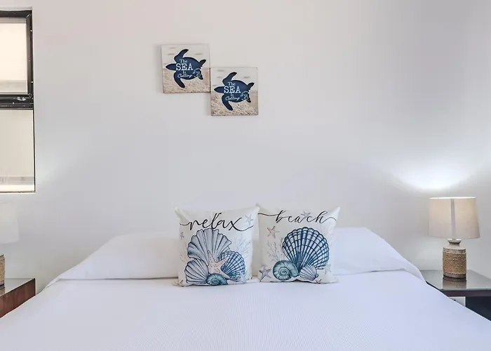 Aparthotel Vela's Ocean Front
