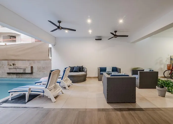 Vela's Ocean Front Aparthotel 3*