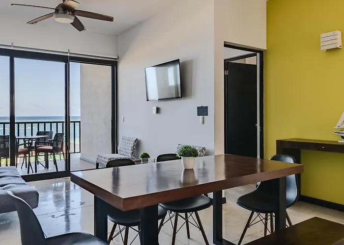 Vela's Ocean Front Aparthotel Puerto Morelos