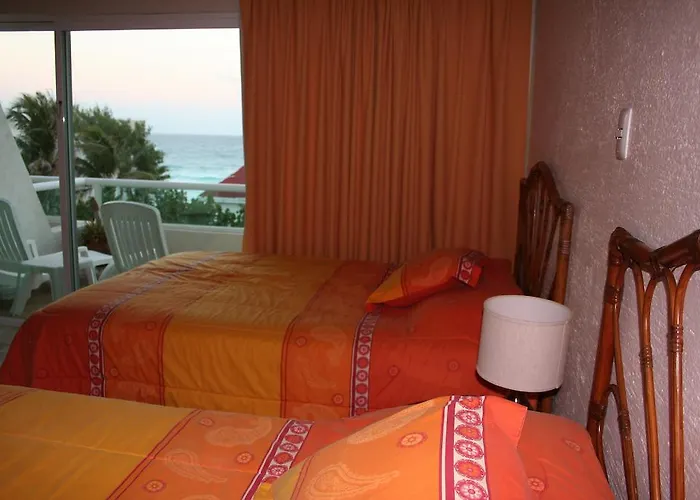 Aparthotel Vela's Ocean Front 3*